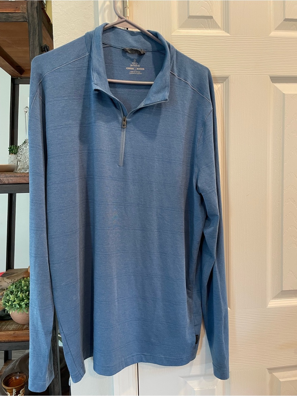 Prana Breathe Men’s blue Long Sleeve Pullover Henley knit Shirt Size large